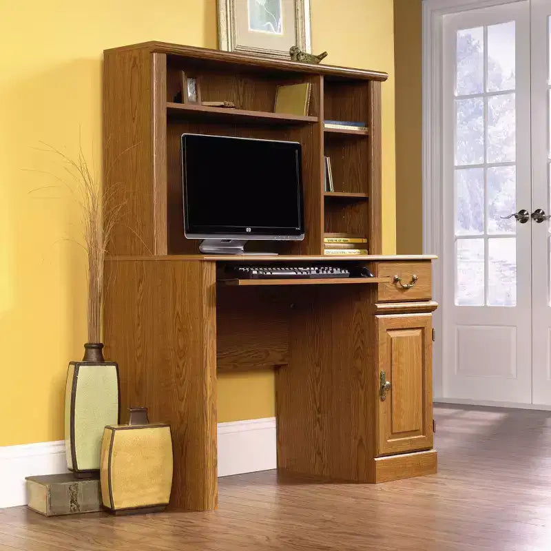 Bureau informatique avec étagère