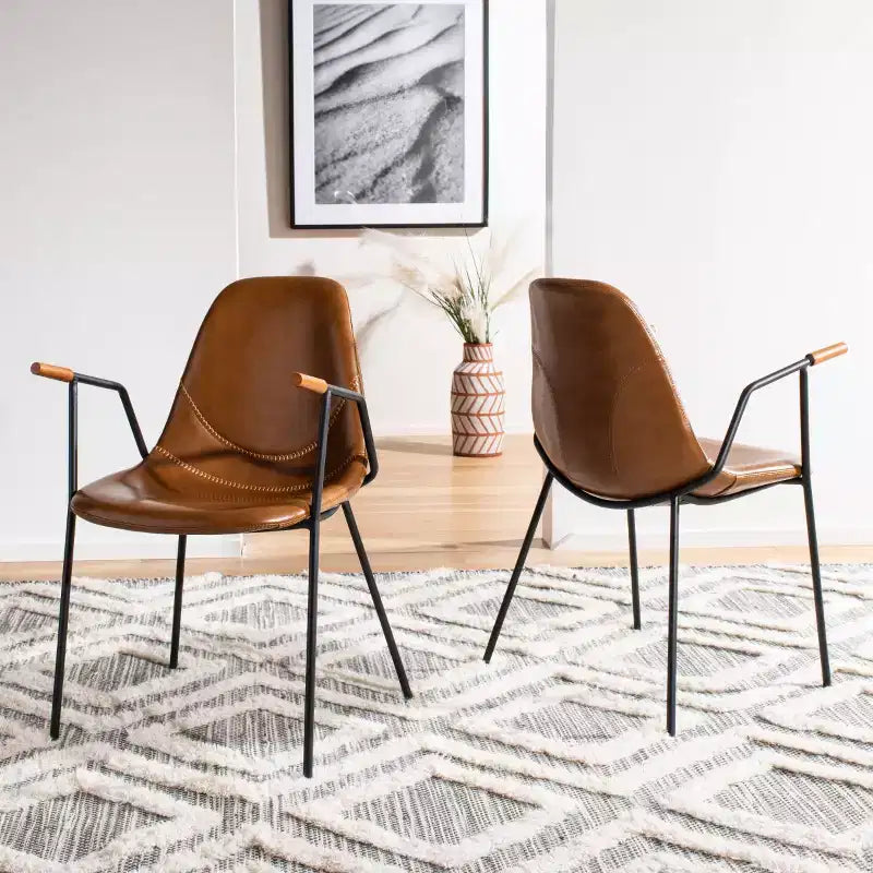 chaises de salle à manger de style médiéval