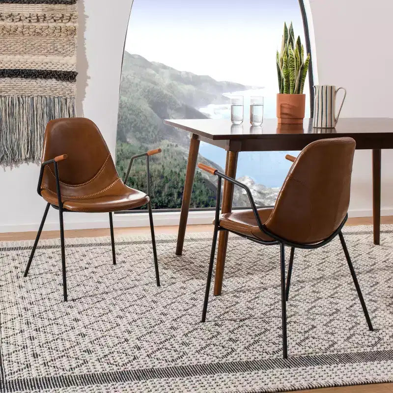 chaises de salle à manger de style médiéval