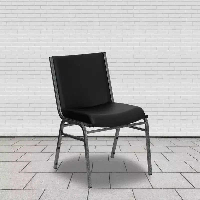 Chaises empilables robustes