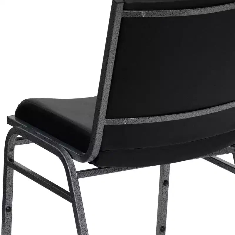 Chaises empilables robustes