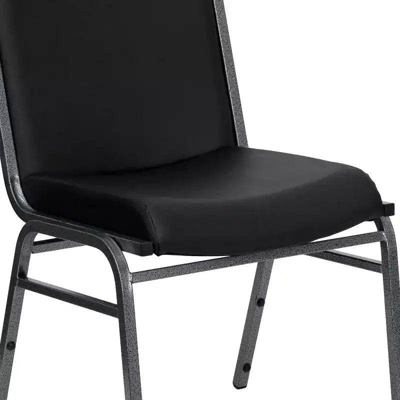 Chaises empilables robustes