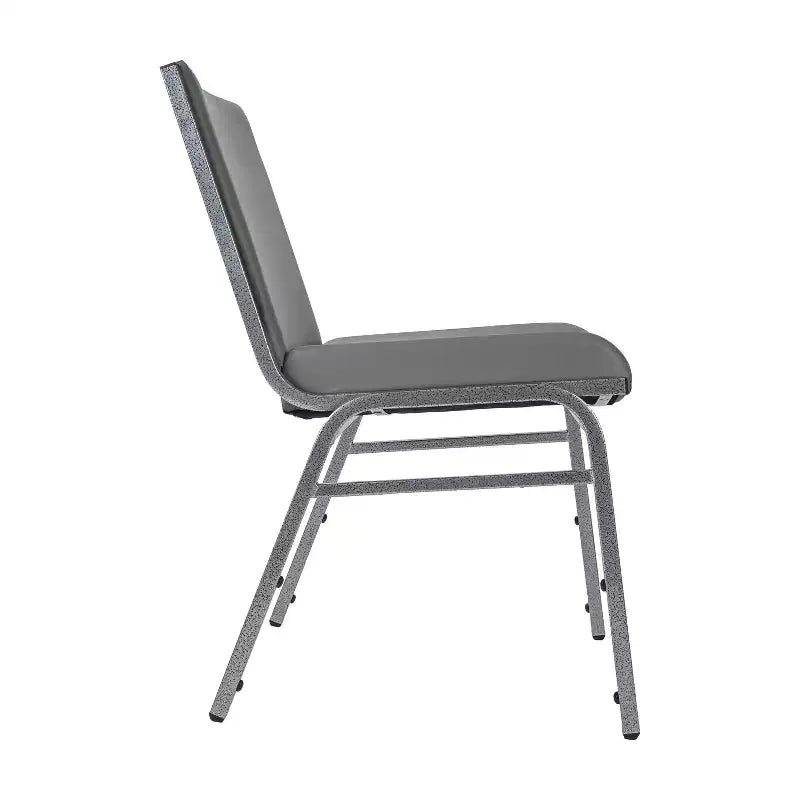 Chaises empilables robustes