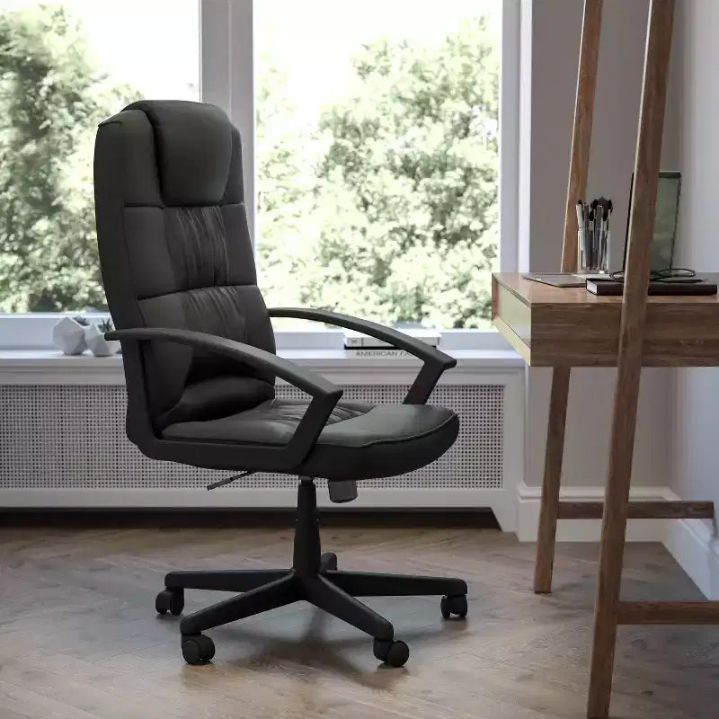 Fauteuil de bureau rembourré en cuir noir