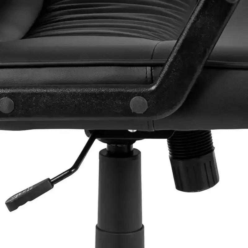 Fauteuil de bureau rembourré en cuir noir