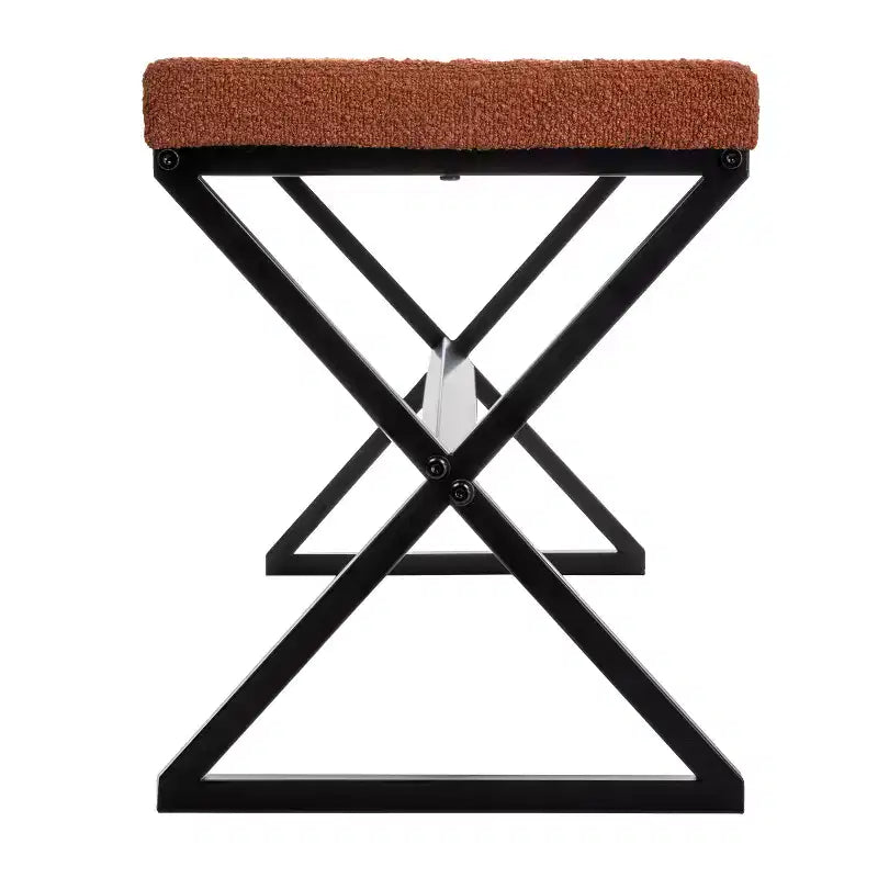 Banc en métal avec coussins en bouclette